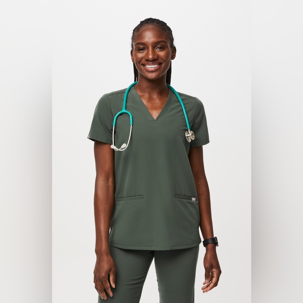 NWT Figs Casma Three Pocket Scrub Top in Moss